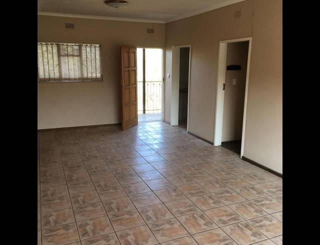 2 BEDROOM APARTMENT FOR SALE IN BERTON PARK